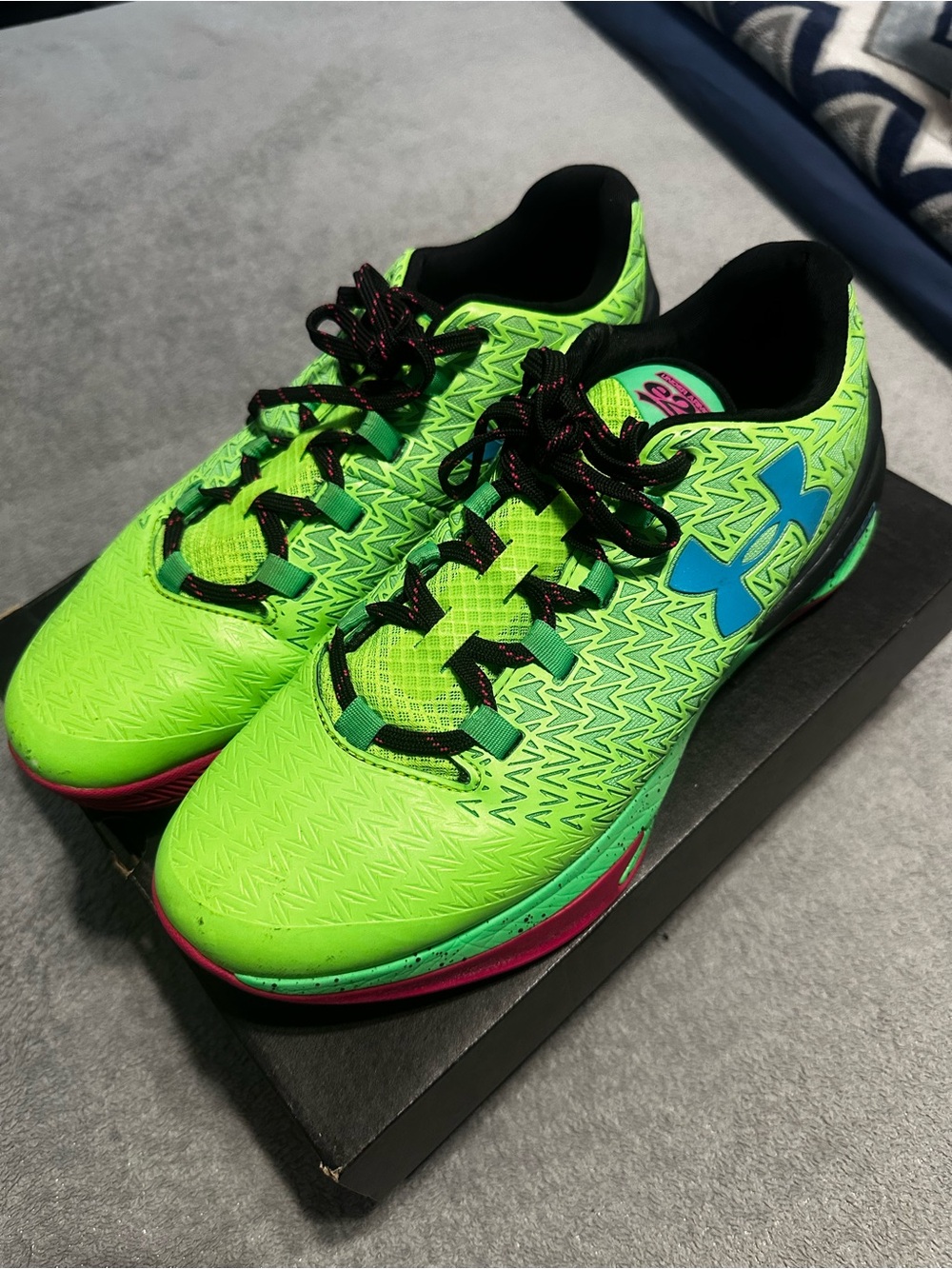 Under Armour Mens Neon Green Athletic Sneakers with Blue Logo